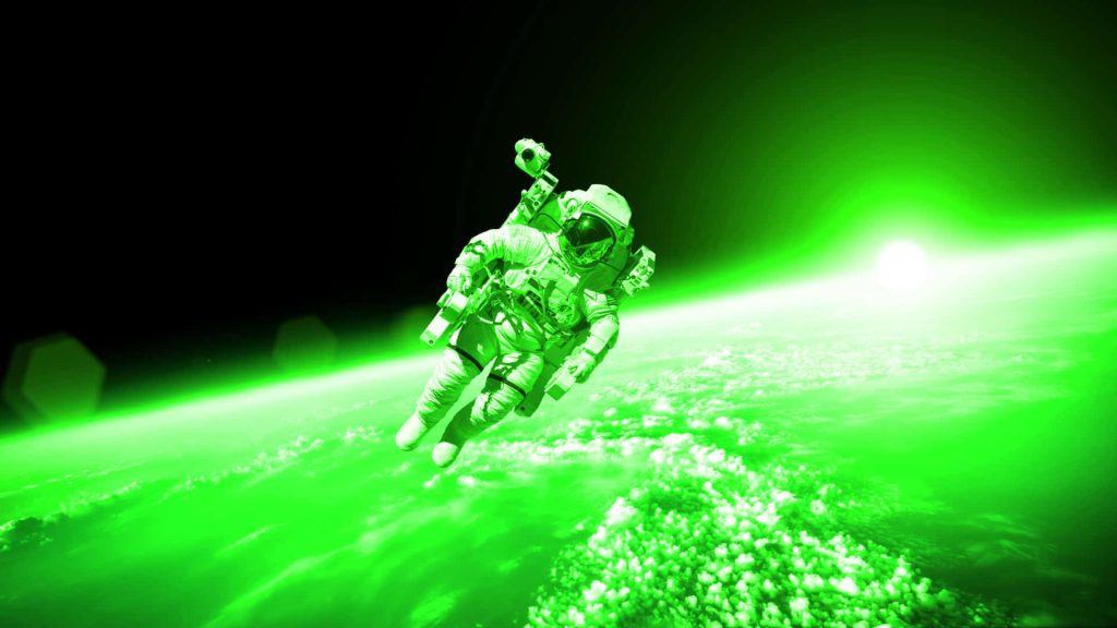 Astronauta em espaço mova